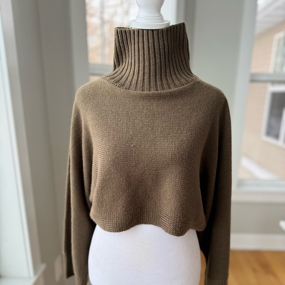 KLD Olive Green Funnelneck Wide Sleeve Cropped Shrug Sweater Size Small